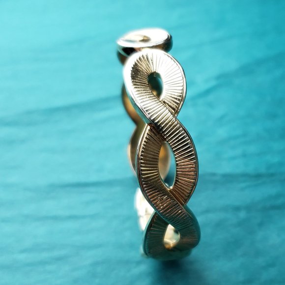 2/20$ Vintage Monet gold tone bracelet - Picture 5 of 8